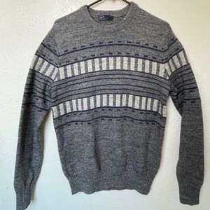 NWOT GAP crew neck sweater.